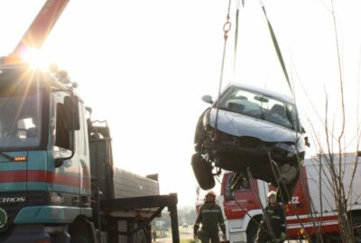 Fahrzeugbergung in Hofstetten, Höhe AVIA Tankstelle am 21.11.2014